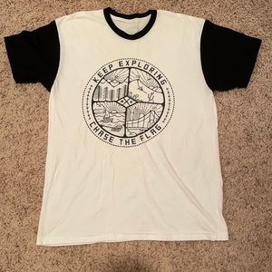 Keep Exploring T-shirt size L